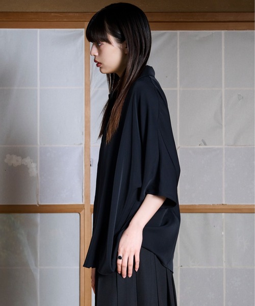 狐独(コドク)の「ルーズドルマントロミシャツ(シャツ/ブラウス・メンズ・ブラック/オフホワイト・MEDIUM/LARGE)」の13枚目の写真