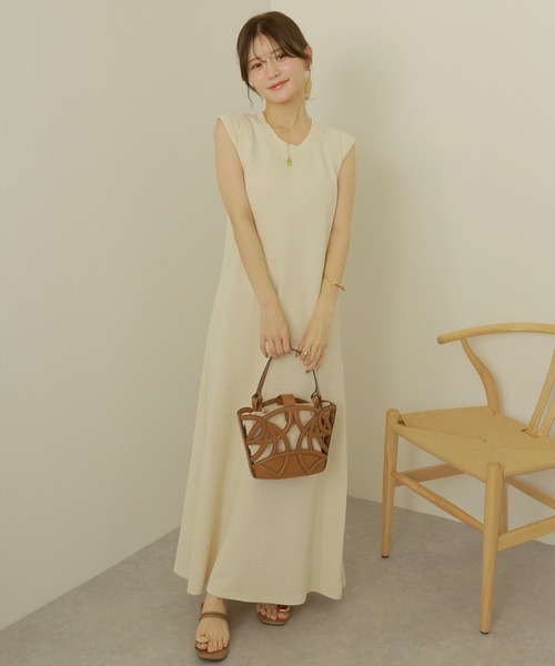 LAULEN(ローレン)の「texture sleeve layered long dress /テクスチャー 袖レイヤード フレア ロング ワンピース(ワンピース・レディース・モカ/アイボリー/ブラック・FREE)」の4枚目の写真