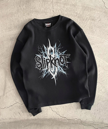 WISM（ウィズム）の「PLEASURES × SlipKnot SPIT THERMAL L/S Tee（Tシャツ/カットソー・メンズ）」