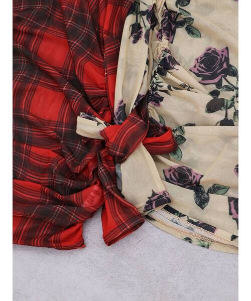 jouetie（ジュエティ）の「パターンシアートップス チェック 花柄（Tシャツ/カットソー・レディース・ベージュ/レッド/ピンク/ブラック・MEDIUM）」の5枚目の写真