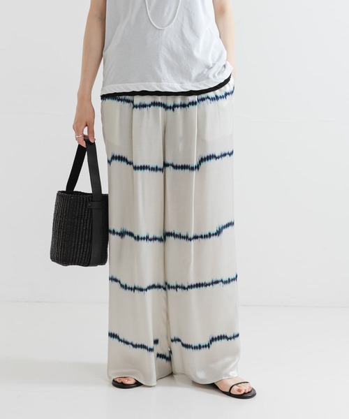 URBAN RESEARCH（アーバンリサーチ）の「『2サイズ展開』シルクミックスボーダープリントパンツ（その他パンツ・レディース・ブラウン/オフホワイト・36/38）」の2枚目の写真