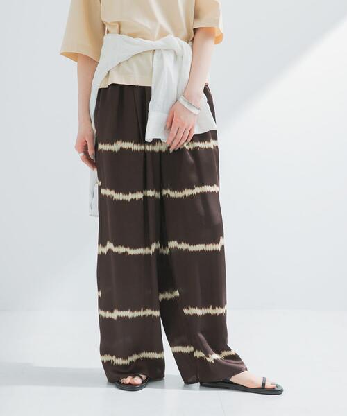 URBAN RESEARCH（アーバンリサーチ）の「『2サイズ展開』シルクミックスボーダープリントパンツ（その他パンツ・レディース・ブラウン/オフホワイト・36/38）」の13枚目の写真