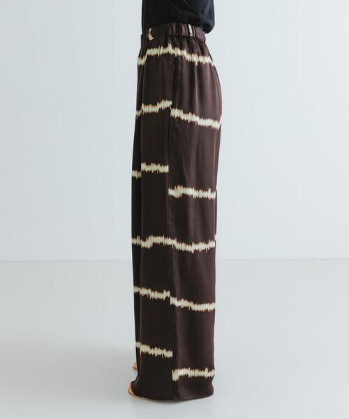 URBAN RESEARCH（アーバンリサーチ）の「『2サイズ展開』シルクミックスボーダープリントパンツ（その他パンツ・レディース・ブラウン/オフホワイト・36/38）」の7枚目の写真