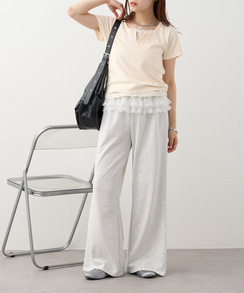 w closet(ダブルクローゼット)の「【4色展開】小花レイヤードT(Tシャツ/カットソー・レディース・ピンク/イエロー/チャコールグレー/アイボリー・FREE)」の9枚目の写真