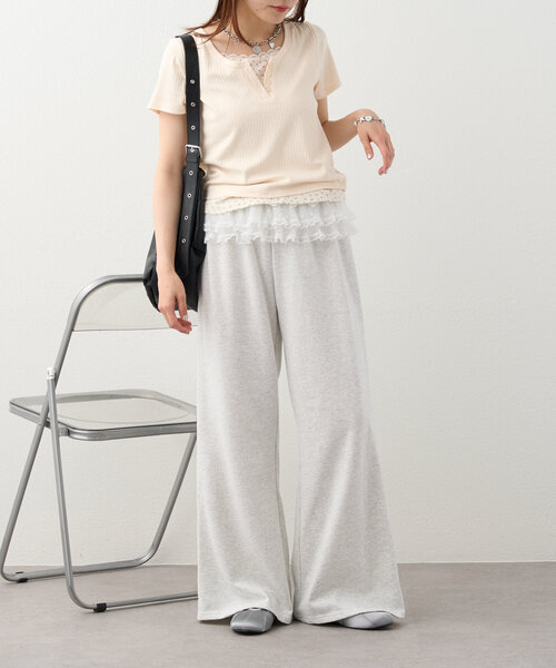 w closet(ダブルクローゼット)の「【4色展開】小花レイヤードT(Tシャツ/カットソー・レディース・ピンク/イエロー/チャコールグレー/アイボリー・FREE)」の10枚目の写真