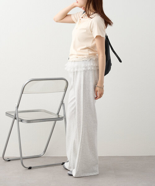 w closet(ダブルクローゼット)の「【4色展開】小花レイヤードT(Tシャツ/カットソー・レディース・ピンク/イエロー/チャコールグレー/アイボリー・FREE)」の11枚目の写真
