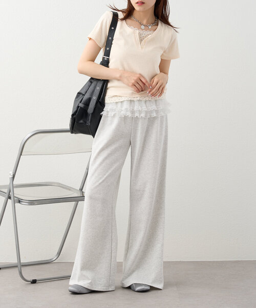 w closet(ダブルクローゼット)の「【4色展開】小花レイヤードT(Tシャツ/カットソー・レディース・ピンク/イエロー/チャコールグレー/アイボリー・FREE)」の14枚目の写真