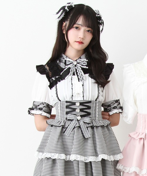 DearMyLove(ディアマイラブ)の「レース重ねフリルリボンビジューブラウス(シャツ/ブラウス・レディース・ブルーグレー/ホワイト×ブラック/ブラック/ブラック×ピンク/ホワイト・MEDIUM/LARGE/LL/3L)」の3枚目の写真