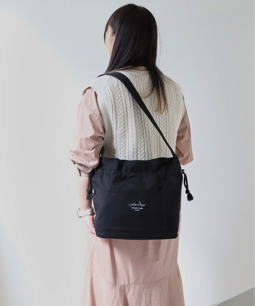 LIZDAYS(リズデイズ)の「LIZDAYS 巾着型ショルダーバッグ(ショルダーバッグ・レディース・ナチュラル/ライトグレー/ダークグレー/ブラック・FREE)」の7枚目の写真