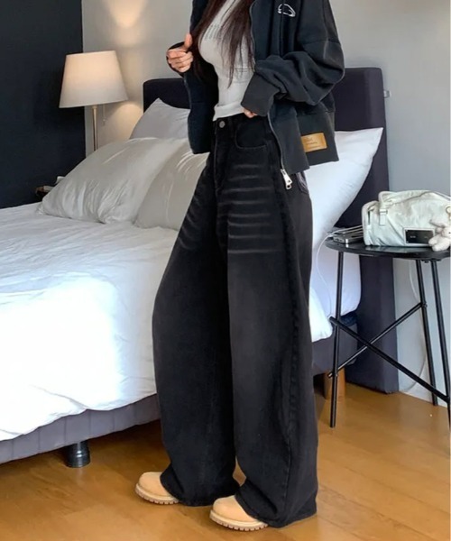 kirakiraShop(キラキラショップ)の「ペイント ロゴ ルーズ ワイド デニムパンツ(デニムパンツ・レディース・ブラック・L/M/S)」の12枚目の写真