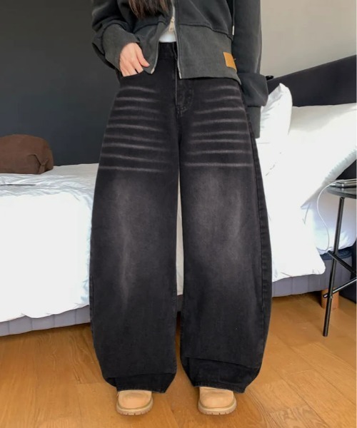 kirakiraShop(キラキラショップ)の「ペイント ロゴ ルーズ ワイド デニムパンツ(デニムパンツ・レディース・ブラック・L/M/S)」の14枚目の写真