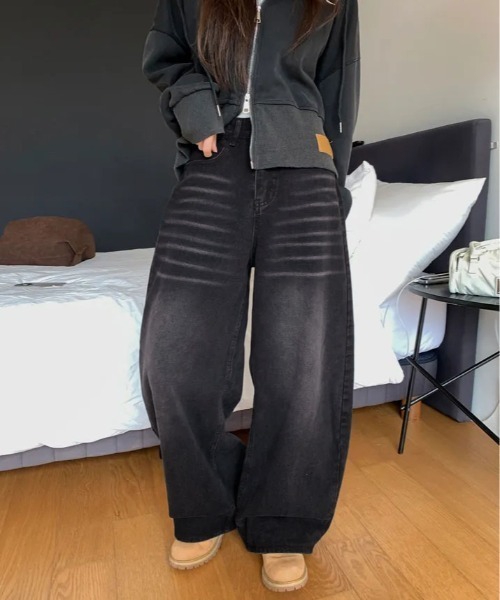 kirakiraShop(キラキラショップ)の「ペイント ロゴ ルーズ ワイド デニムパンツ(デニムパンツ・レディース・ブラック・L/M/S)」の18枚目の写真