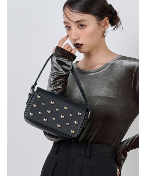 MURUA（ムルーア）の「スタッズワンハンドルバッグ（ハンドバッグ・レディース・ブラック/ボルドー・FREE）」の2枚目の写真