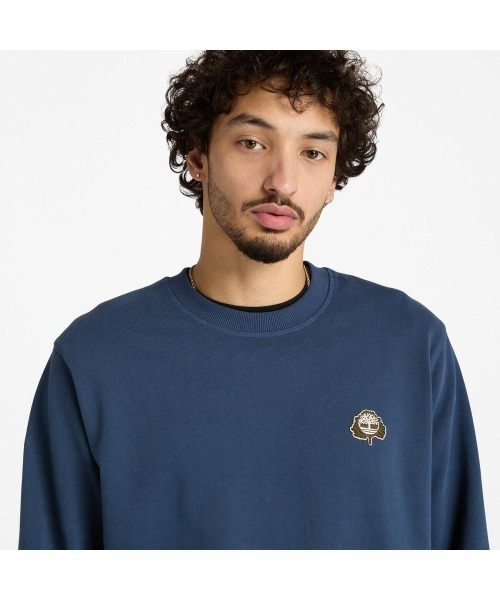 Timberland（ティンバーランド）の「ツリーロゴ パッチ クルーネック スウェットシャツ メンズ（スウェット・メンズ・ダークブルー・LARGE/MEDIUM/SMALL/X-LARGE/XX-LARGE）」の3枚目の写真