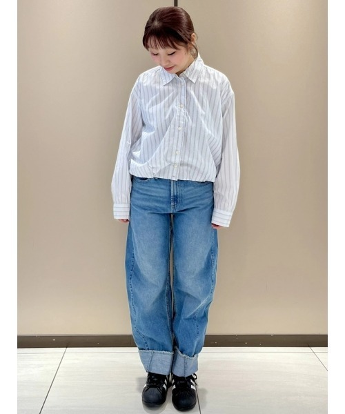 GAP（ギャップ）の「バブルヘム シャツ（シャツ/ブラウス・レディース・ホワイト×ネイビー/インディゴブルー/ホワイト・XS/S/M/L/XXS）」の4枚目の写真