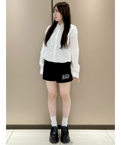 GAP（ギャップ）の「バブルヘム シャツ（シャツ/ブラウス・レディース・ホワイト×ネイビー/インディゴブルー/ホワイト・XS/S/M/L/XXS）」の7枚目の写真