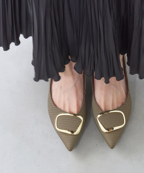 LE TALON(ルタロン)の「《追加》3cmポインテッドニュアンスバックルパンプス(パンプス・レディース・ブラック/ブラウン系その他/ボルドー/マスタード/グレー・22cm/21.5/21/25.5cm/25cm/24.5cm/24cm/23.5cm/23cm/22.5cm)」の3枚目の写真