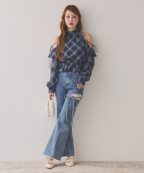 one after another NICE CLAUP（ワンアフターアナザーナイスクラップ）の「サイドカットレースデニムパンツ（デニムパンツ・レディース・ブルー/ライトブルー/ダークネイビー・SMALL/MEDIUM）」の22枚目の写真