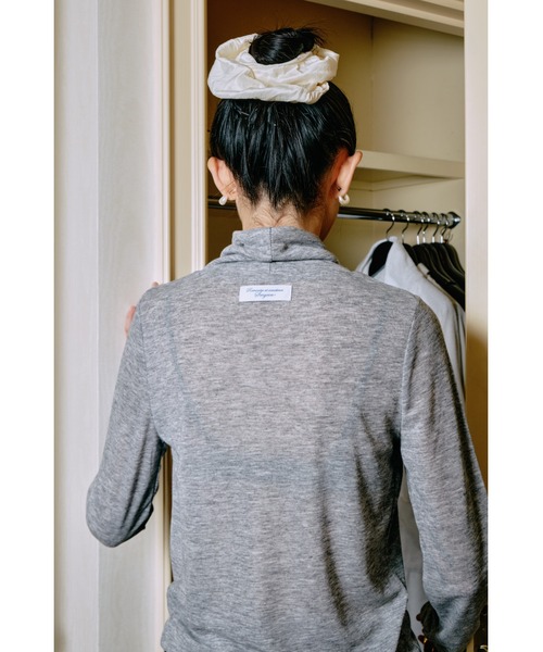 Smyeon(スミョン)の「Loose sleeve highnek t-shirt/ルーズスリーブハイネックカットソー(Tシャツ/カットソー・レディース・イエロー/パープル/ホワイト/ブラック/グレー・FREE)」の3枚目の写真