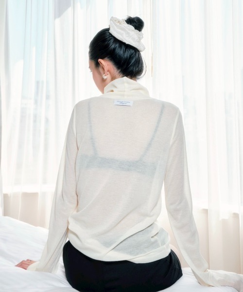 Smyeon(スミョン)の「Loose sleeve highnek t-shirt/ルーズスリーブハイネックカットソー(Tシャツ/カットソー・レディース・イエロー/パープル/ホワイト/ブラック/グレー・FREE)」の5枚目の写真