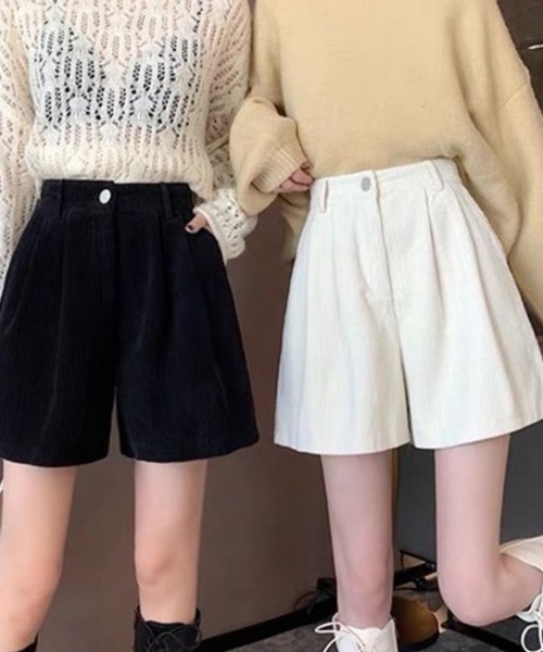 cammie(キャミー)の「タックフレアショートパンツ(その他パンツ・レディース・アイボリー/ブラック・MEDIUM/LARGE)」の3枚目の写真