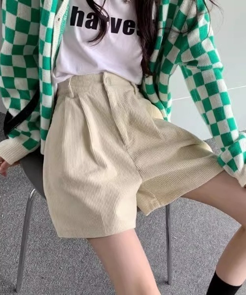 cammie(キャミー)の「タックフレアショートパンツ(その他パンツ・レディース・アイボリー/ブラック・MEDIUM/LARGE)」の8枚目の写真
