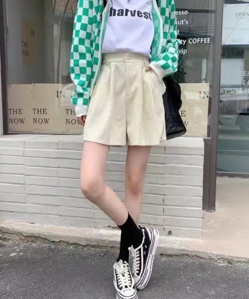 cammie(キャミー)の「タックフレアショートパンツ(その他パンツ・レディース・アイボリー/ブラック・MEDIUM/LARGE)」の10枚目の写真