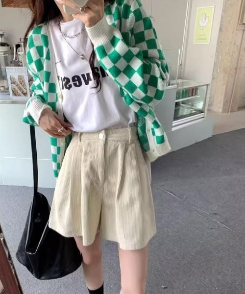 cammie(キャミー)の「タックフレアショートパンツ(その他パンツ・レディース・アイボリー/ブラック・MEDIUM/LARGE)」の9枚目の写真