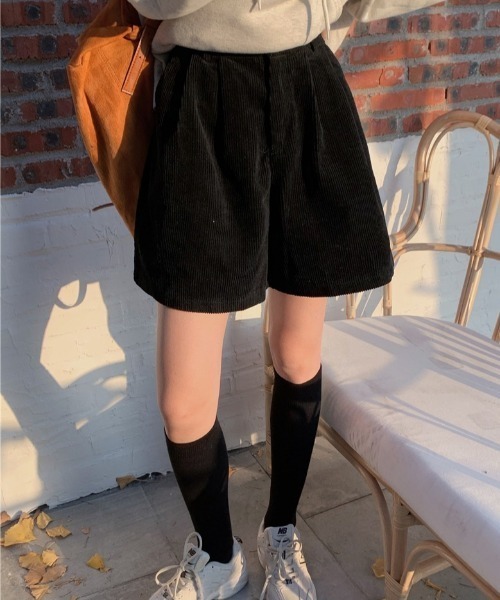 cammie(キャミー)の「タックフレアショートパンツ(その他パンツ・レディース・アイボリー/ブラック・MEDIUM/LARGE)」の18枚目の写真