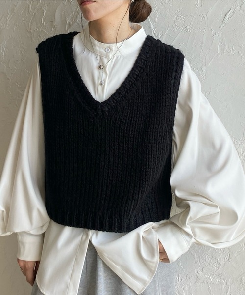 セール】ローゲージショート丈深Vネックニットベスト（ベスト