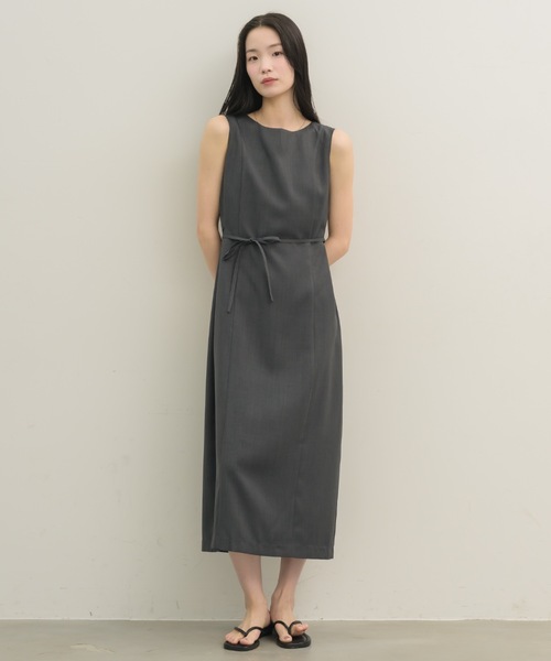 NEUNA(ヌナ)の「オリジナル4wayワンピース(ワンピース・レディース・アイボリー/チャコールグレー・SMALL/MEDIUM)」の1枚目の写真