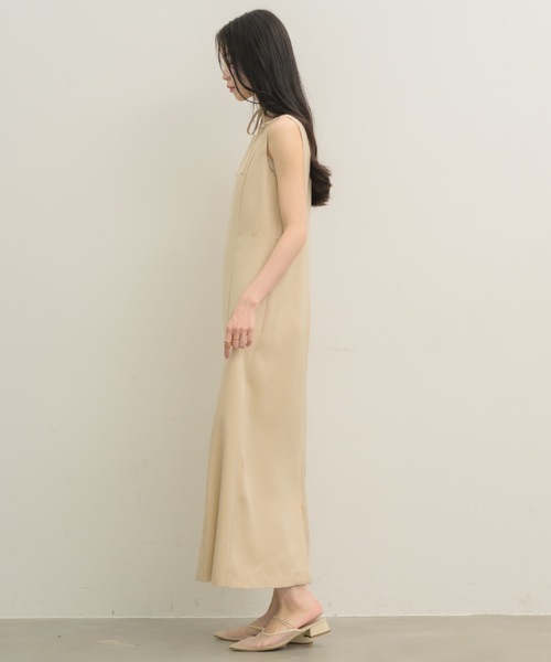 NEUNA(ヌナ)の「オリジナル4wayワンピース(ワンピース・レディース・アイボリー/チャコールグレー・SMALL/MEDIUM)」の4枚目の写真