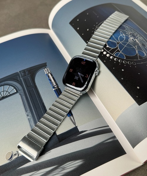 MAISON SELECT(メゾンセレクト)の「8B4 Apple Watch用 メタルベルト(デジタル腕時計・メンズ・ゴールド/ピンクゴールド/シルバー・38-41mm/42-45mm)」の2枚目の写真
