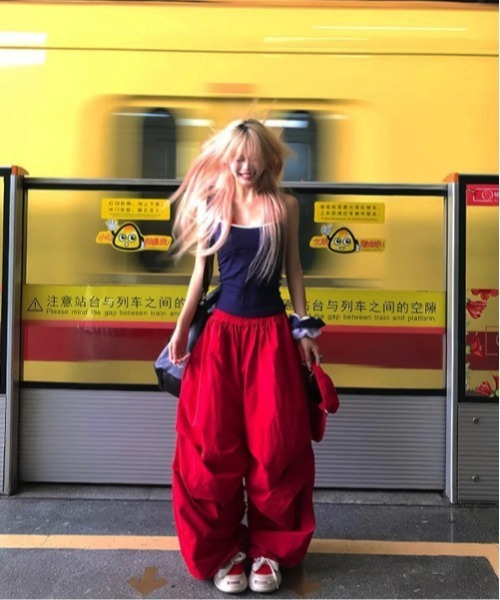 NO WAY（ノーウェイ）の「/Bz/ワンポイント刺繍ルーズトラックパンツ ジャージ Y2K（MA/EKW121）（その他パンツ・レディース・レッド/ネイビー・FREE）」の5枚目の写真