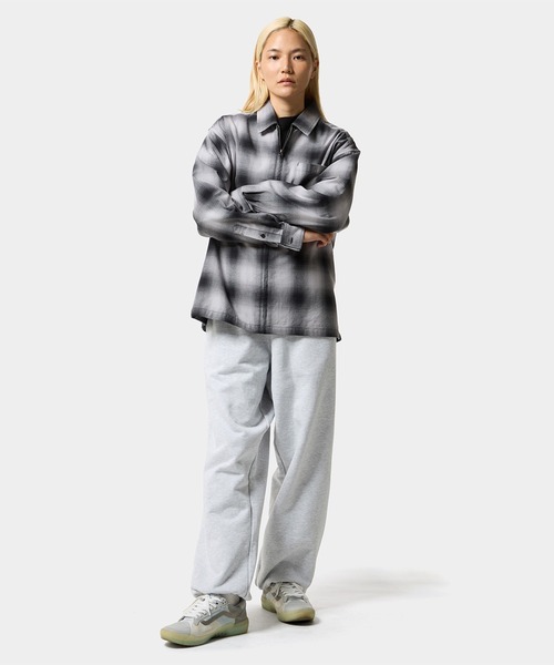 HUF(ハフ)の「OMBRE ZIP LS SHIRT(シャツ/ブラウス・メンズ・ブラック/ネイビー・XXL/XL/L/M/S)」の5枚目の写真