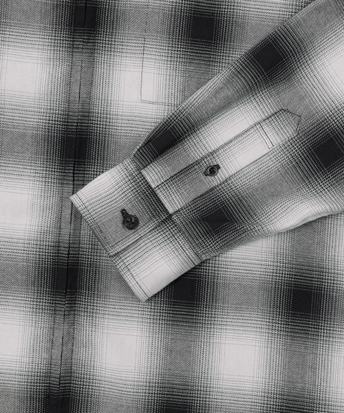 HUF(ハフ)の「OMBRE ZIP LS SHIRT(シャツ/ブラウス・メンズ・ブラック/ネイビー・XXL/XL/L/M/S)」の11枚目の写真