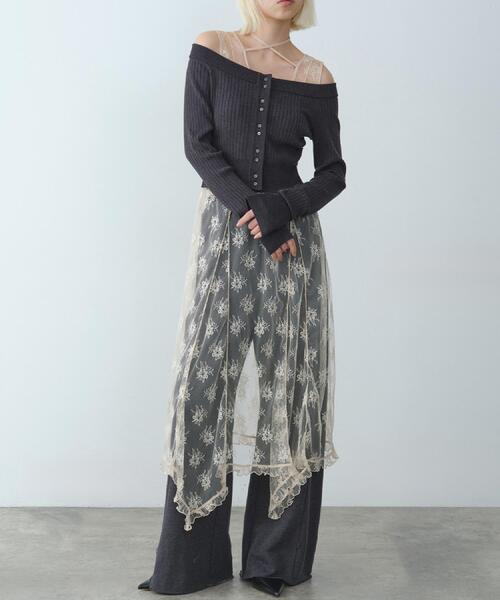 CODE A（コードエー）の「sensual lace flow dress（ワンピース・レディース・オフホワイト/サンドベージュ・00）」の2枚目の写真