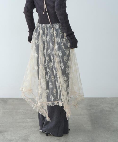 CODE A（コードエー）の「sensual lace flow dress（ワンピース・レディース・オフホワイト/サンドベージュ・00）」の4枚目の写真