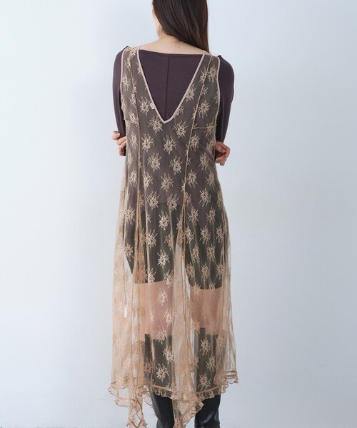 CODE A（コードエー）の「sensual lace flow dress（ワンピース・レディース・オフホワイト/サンドベージュ・00）」の6枚目の写真