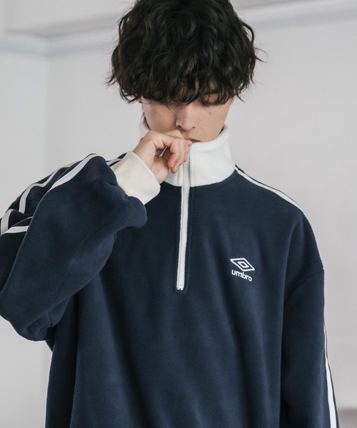 UMBRO(アンブロ)の「UMBRO 別注コラボオーバーサイズワンポイントロゴ刺繍サイドラインハーフジップフリース(スウェット・メンズ・ネイビー/オフホワイト/ブラック・M/L/XL)」の16枚目の写真