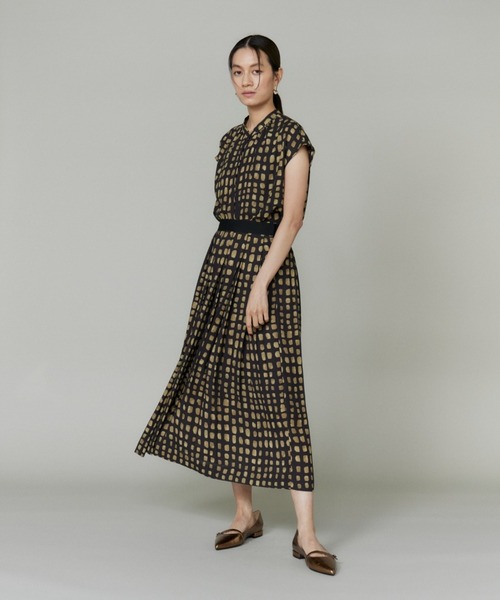 INED(イネド)の「デフォルメチェックプリントブラウス【セットアップ対応】(シャツ/ブラウス・レディース・ブラック・7号/9号)」の9枚目の写真