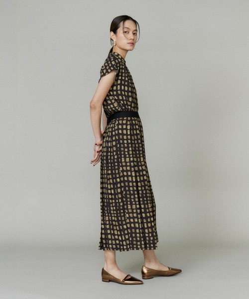 INED(イネド)の「デフォルメチェックプリントブラウス【セットアップ対応】(シャツ/ブラウス・レディース・ブラック・7号/9号)」の11枚目の写真