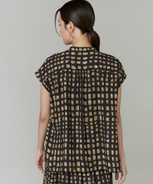 INED(イネド)の「デフォルメチェックプリントブラウス【セットアップ対応】(シャツ/ブラウス・レディース・ブラック・7号/9号)」の7枚目の写真