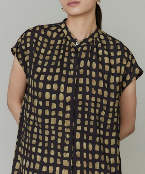 INED(イネド)の「デフォルメチェックプリントブラウス【セットアップ対応】(シャツ/ブラウス・レディース・ブラック・7号/9号)」の12枚目の写真