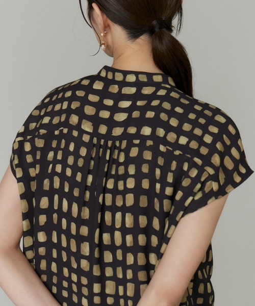 INED(イネド)の「デフォルメチェックプリントブラウス【セットアップ対応】(シャツ/ブラウス・レディース・ブラック・7号/9号)」の3枚目の写真