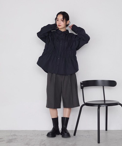 forksy.(フォルクシー)の「【forksy.】シャーリングビスチェ風デザイン長袖シャツ(シャツ/ブラウス・レディース・ネイビー/ピンク/ブラウン系・FREE)」の14枚目の写真