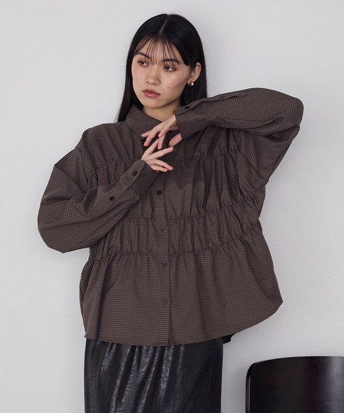 forksy.(フォルクシー)の「【forksy.】シャーリングビスチェ風デザイン長袖シャツ(シャツ/ブラウス・レディース・ネイビー/ピンク/ブラウン系・FREE)」の4枚目の写真