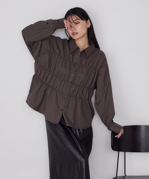 forksy.(フォルクシー)の「【forksy.】シャーリングビスチェ風デザイン長袖シャツ(シャツ/ブラウス・レディース・ネイビー/ピンク/ブラウン系・FREE)」の5枚目の写真