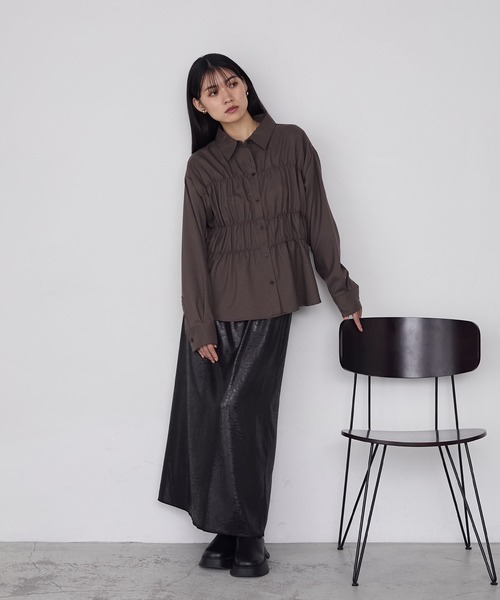 forksy.(フォルクシー)の「【forksy.】シャーリングビスチェ風デザイン長袖シャツ(シャツ/ブラウス・レディース・ネイビー/ピンク/ブラウン系・FREE)」の9枚目の写真