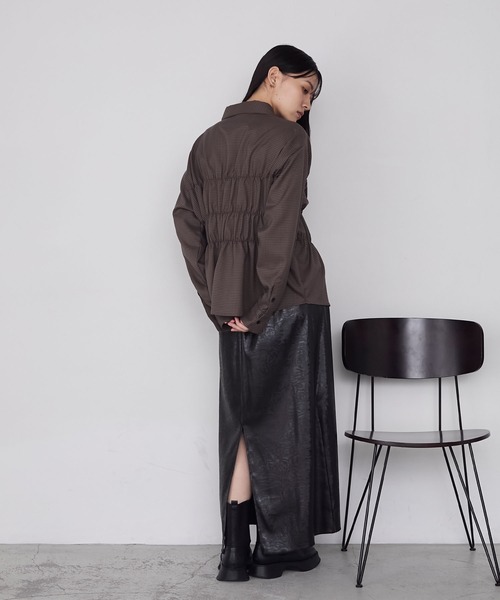 forksy.(フォルクシー)の「【forksy.】シャーリングビスチェ風デザイン長袖シャツ(シャツ/ブラウス・レディース・ネイビー/ピンク/ブラウン系・FREE)」の10枚目の写真